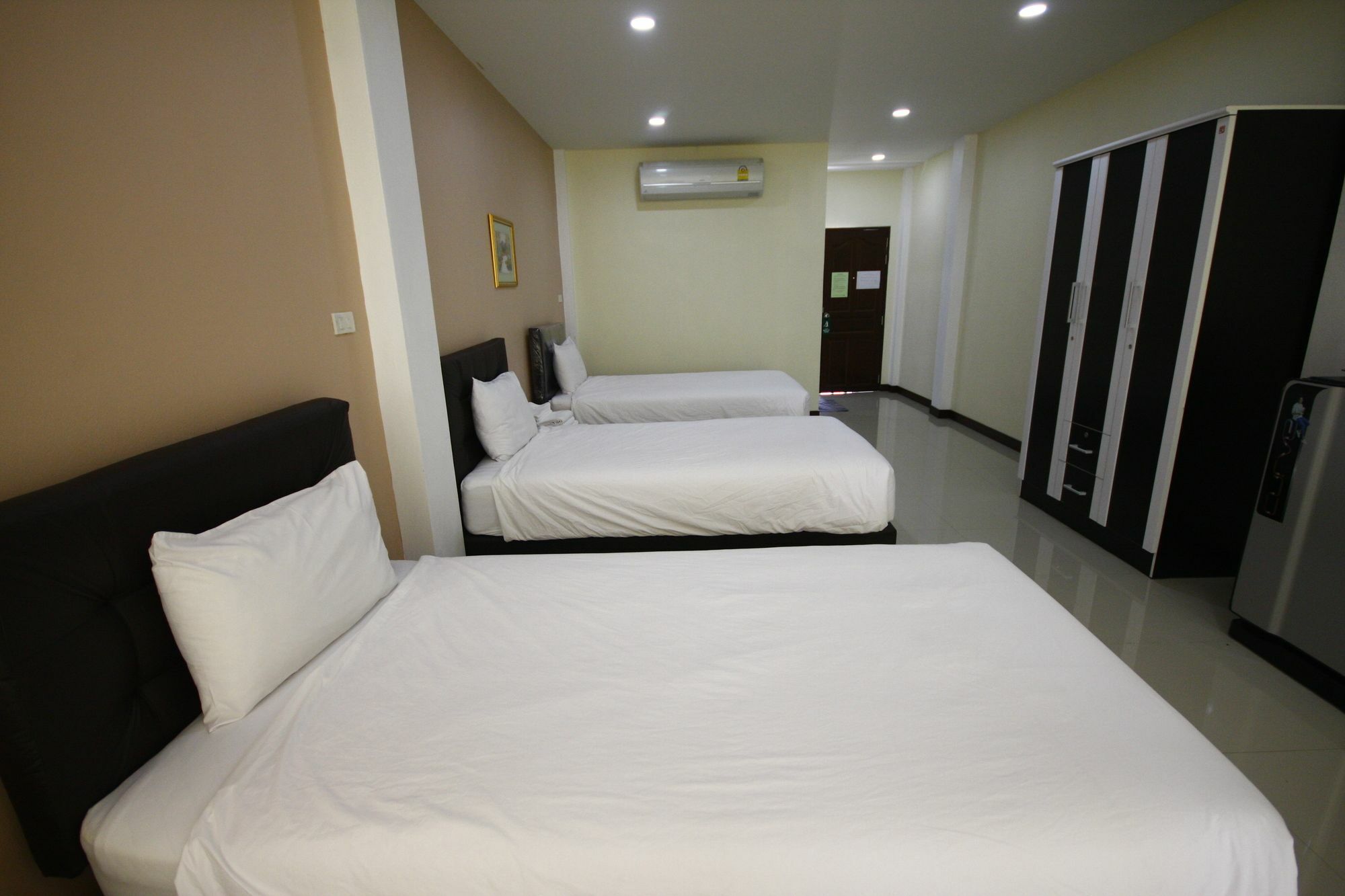 Charoensuk Grand Hotel Kabin Buri Exterior photo